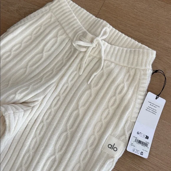 ALO Yoga Ivory Cable Knit Joggers NWT - Picture 2 of 3